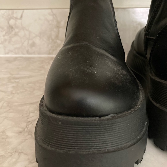 Boots - Picture 6 of 10